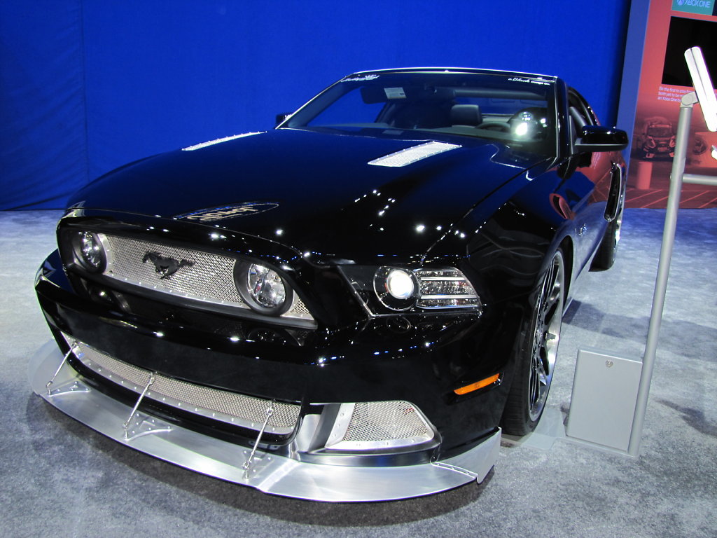FORD-MUSTANG-BLACK-FRONT.JPG