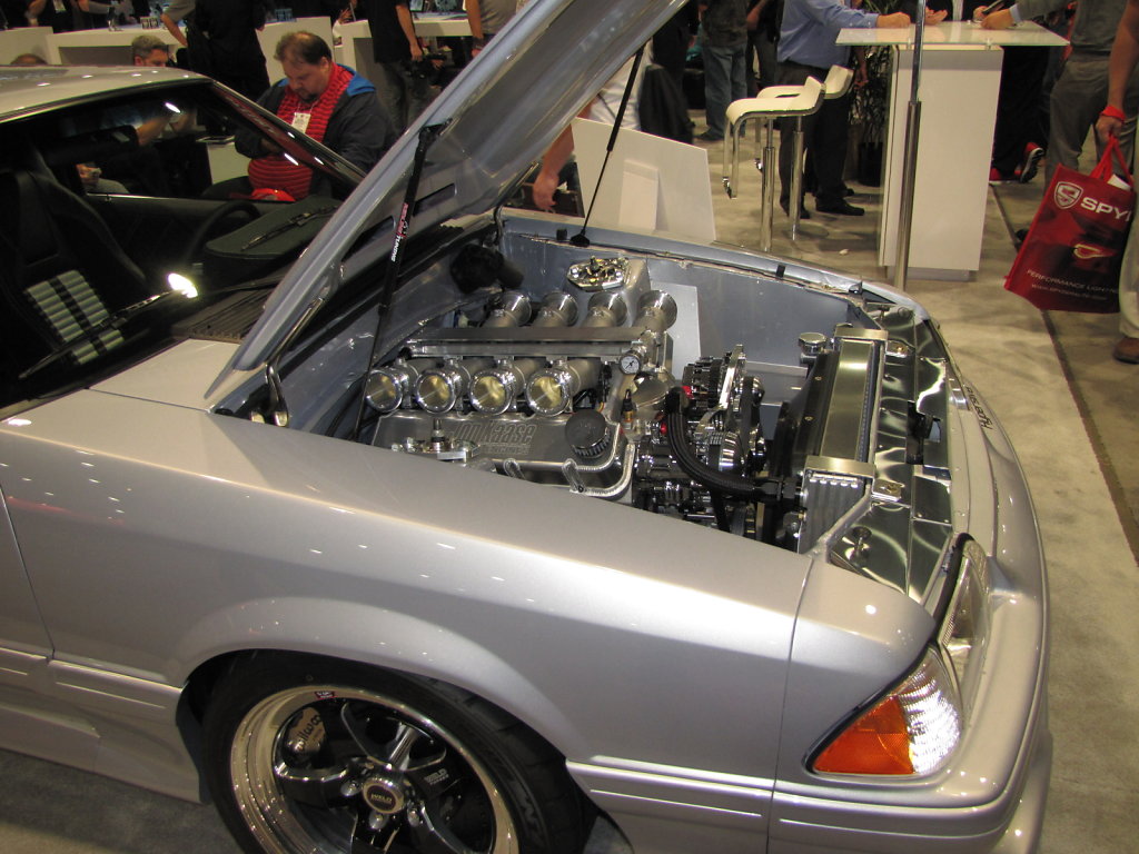 FORD-Mustang-Fox-Grey-Side-Engine.JPG