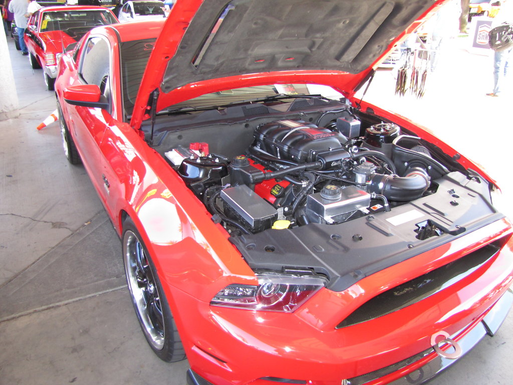 FORD-MUSTANG-RED-ENGINE.JPG