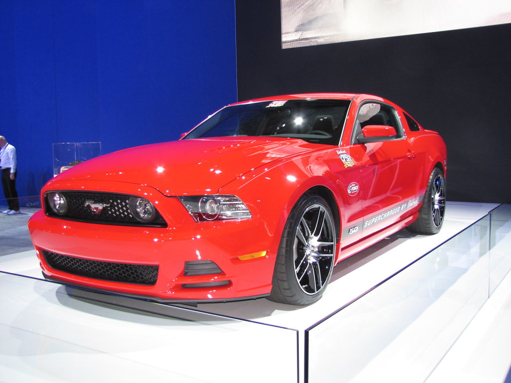 FORD-MUSTANG-RED-FRONT-SIDE-2.JPG